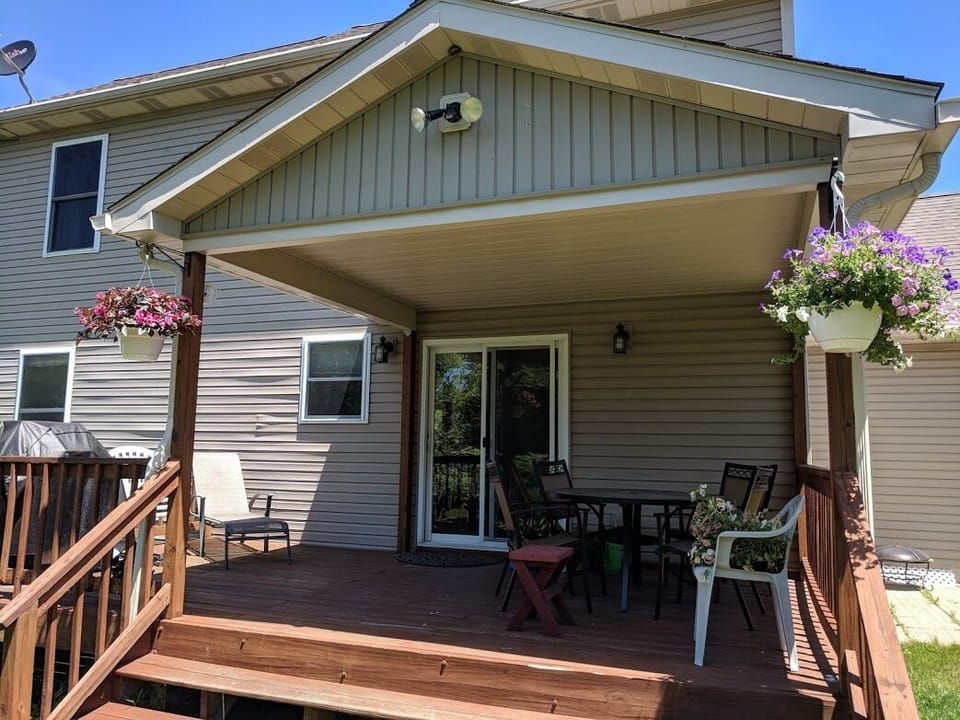 relax and grill on your deck. You choose, in the sun or in the shade 