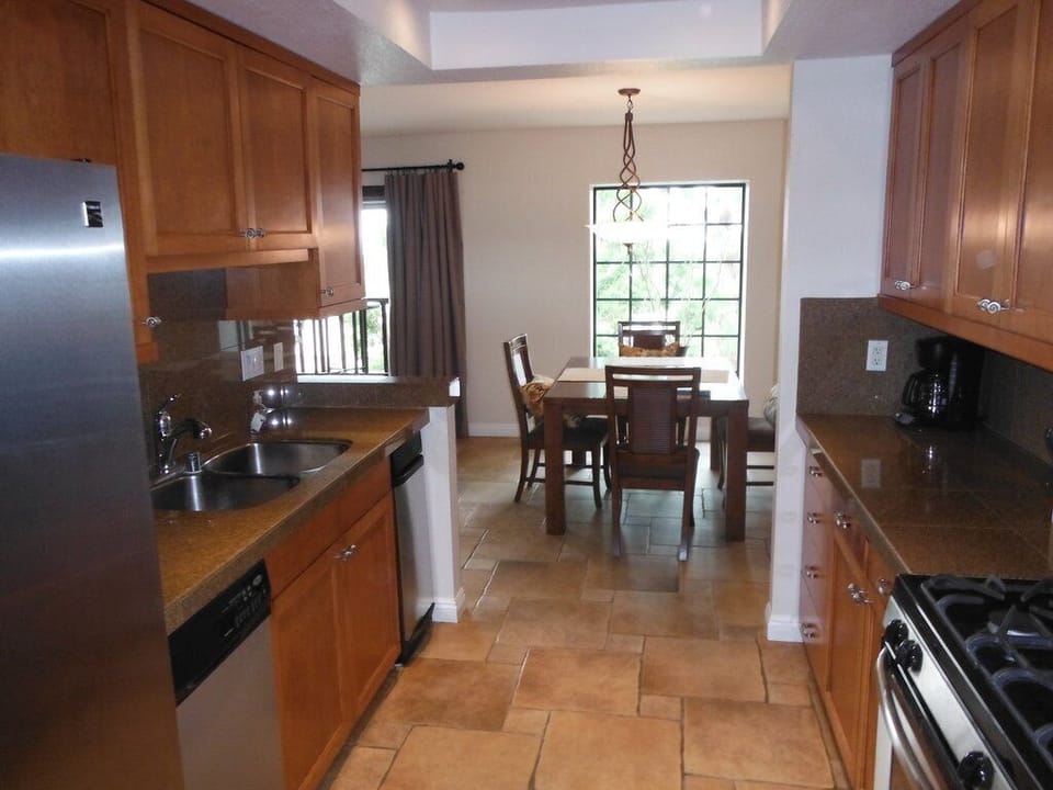 Fully Equipped Gourmet Kitchen