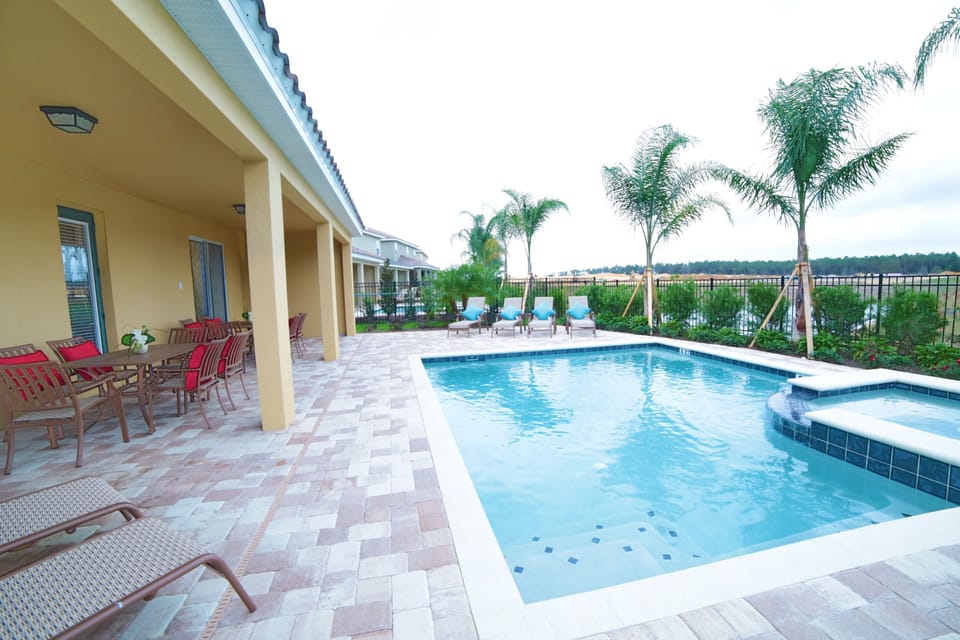 Private pool/spa with covered lanai
