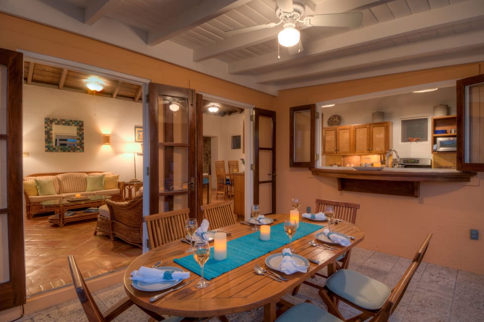 Convenient passthrough to dining porch from the kitchen