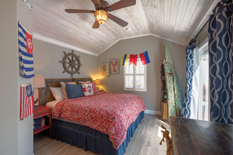 The vaulted ceiling adds to the charm of this sunlight space