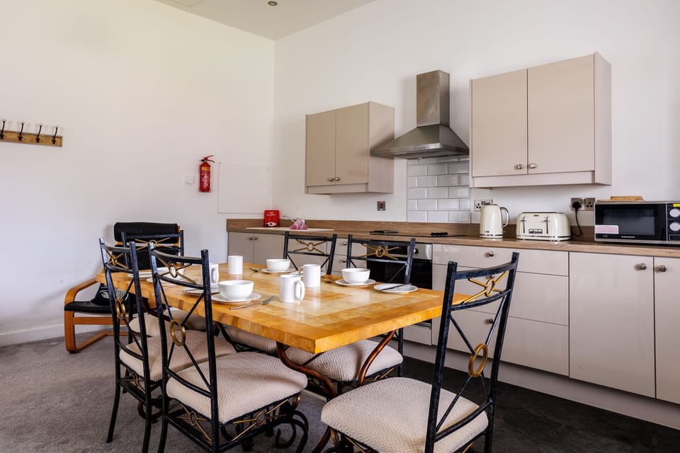 Ty Cwyfan Dining Table