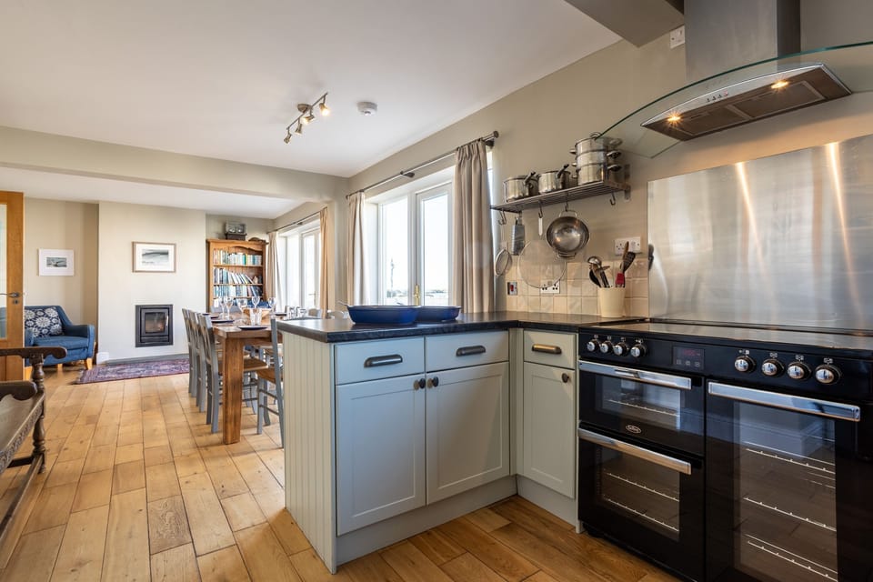 Morwennol - Kitchen