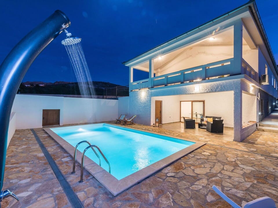 Swimming Pool, Property, Building, House, Real Estate, Leisure Centre, Home, Architecture, Leisure, Room