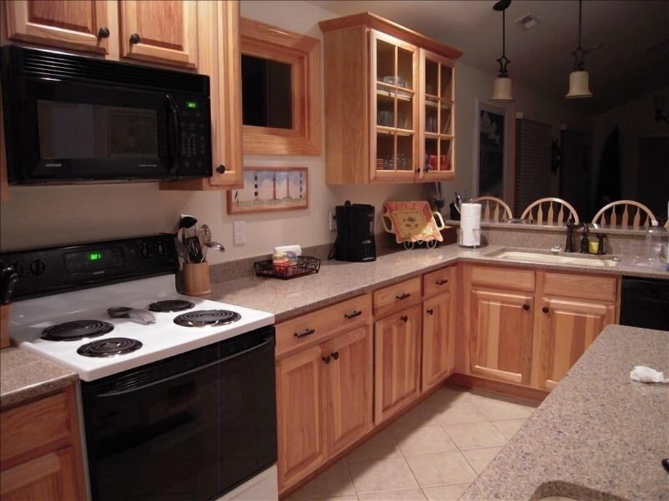 spacious kitchen accomodates buffet style serving from center island prep area.