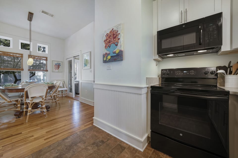 FULLY EQUIPPED KITCHEN ON FIRST LEVEL