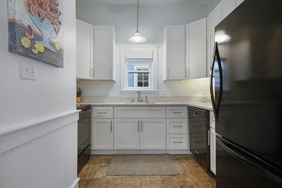 KITCHEN ALTERNATE VIEW