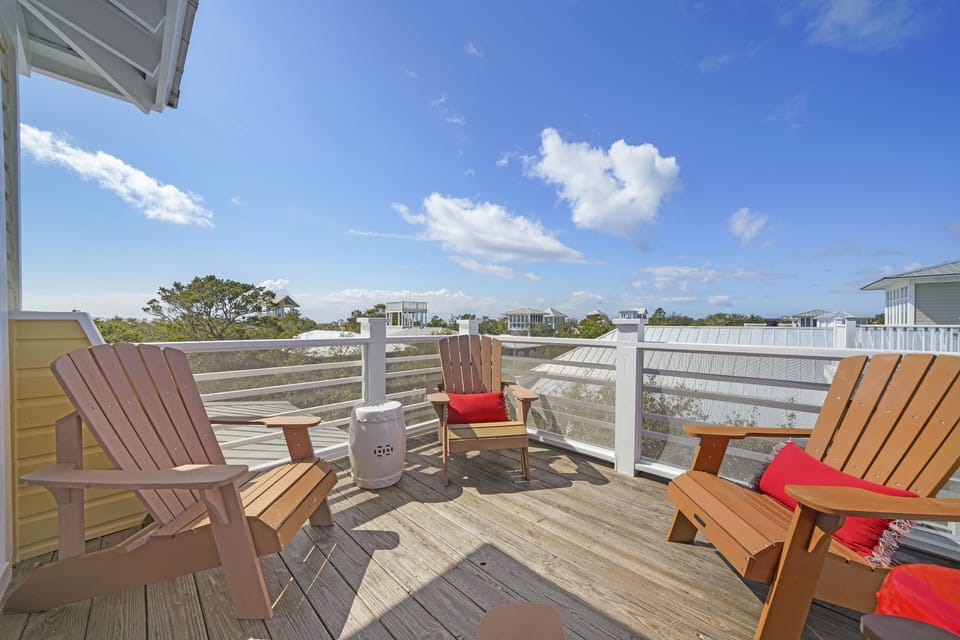 PRIVATE TOWER AND OPEN DECK WITH VIEWS AND SEATING