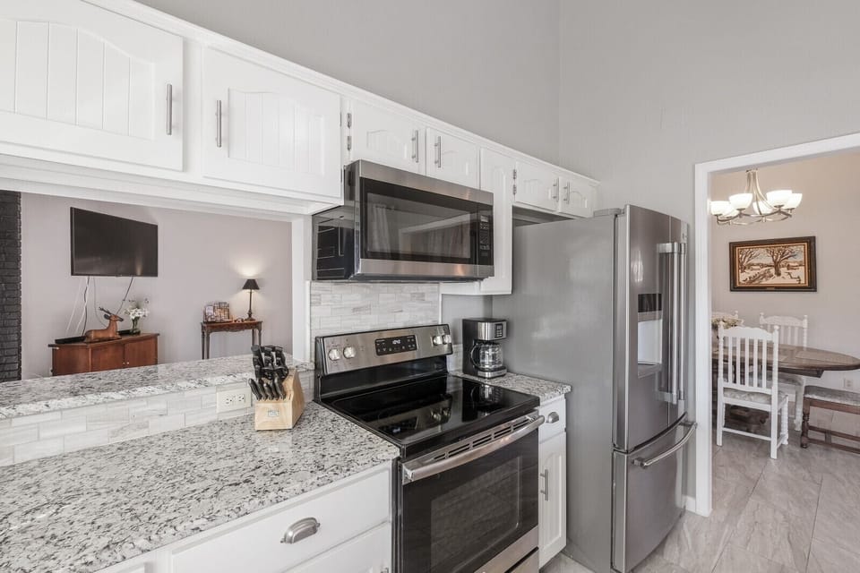 You'll find a well-equipped kitchen to cook your family meals!