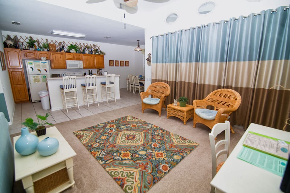 Additional seating and space - includes small desk