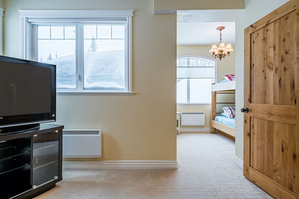 Master Bedroom - Tv