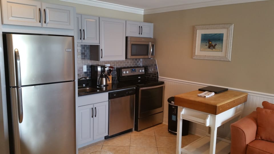 Full Kitchen and butcher block island w/wheels