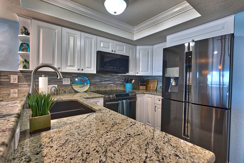 Everything you need in this updated fully furnished kitchen.