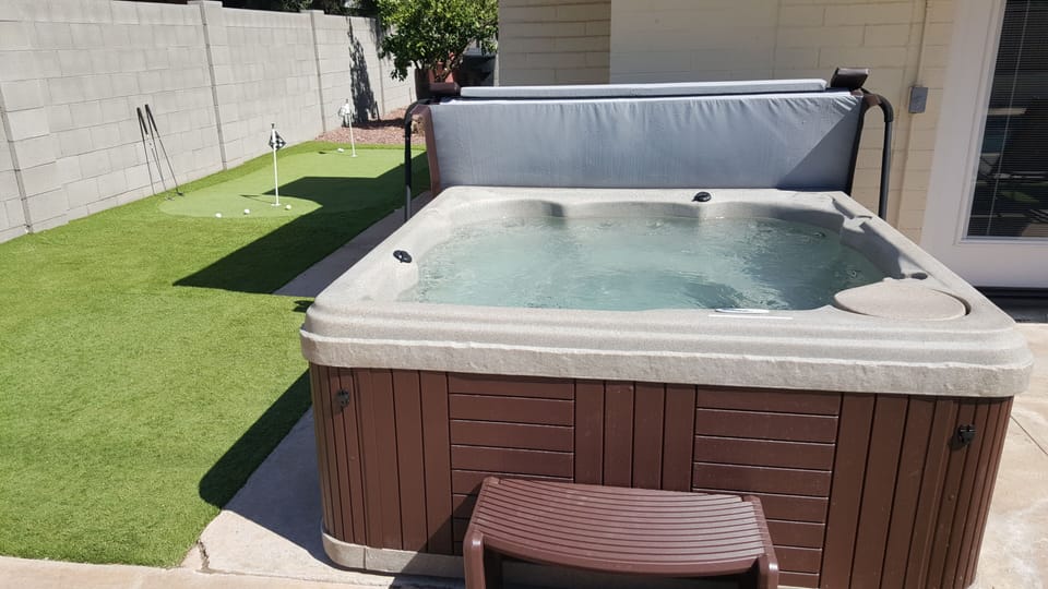 Relax in the hot tub after golf and practice your putting on the putting green!