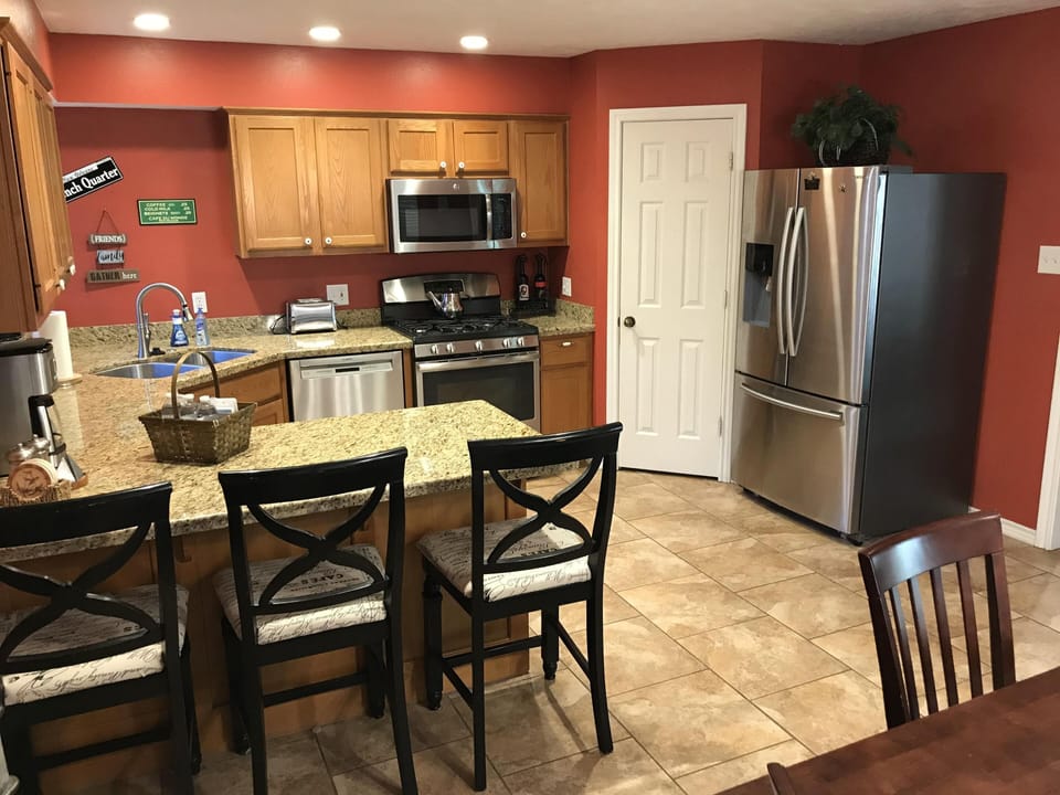kit w/ lots of seating, coffee maker, blender, all the dishes & cooking needs