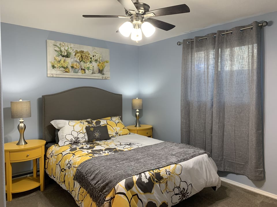 1st Master Bedroom/Queen Bed