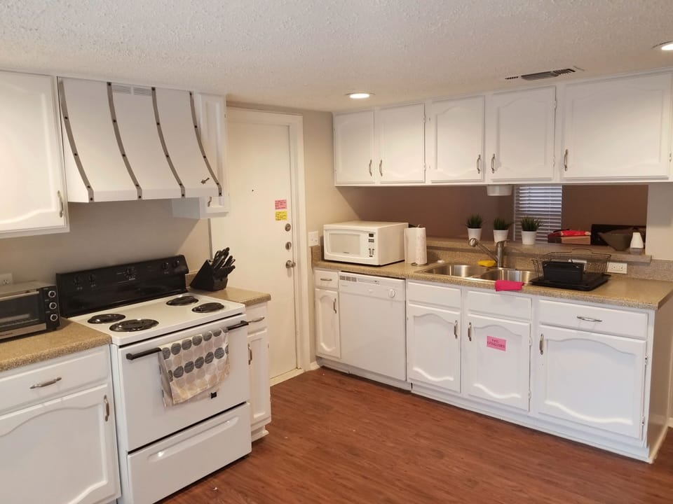 Fully equipped kitchen