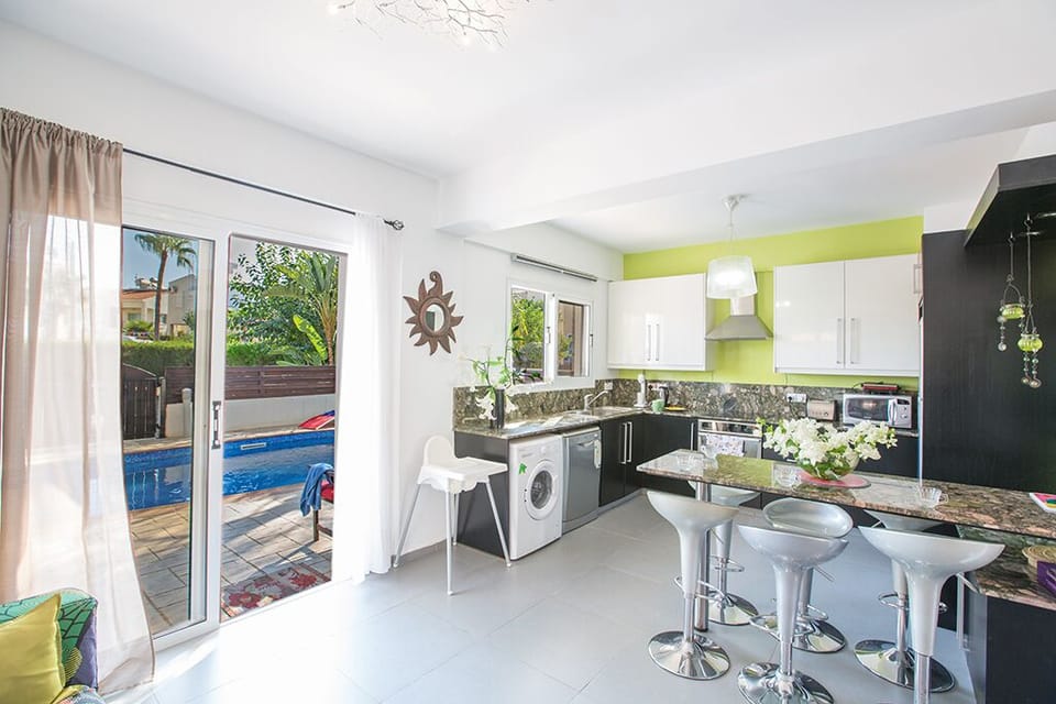 Kitchen with breakfast bar with seating for an extra 3 people