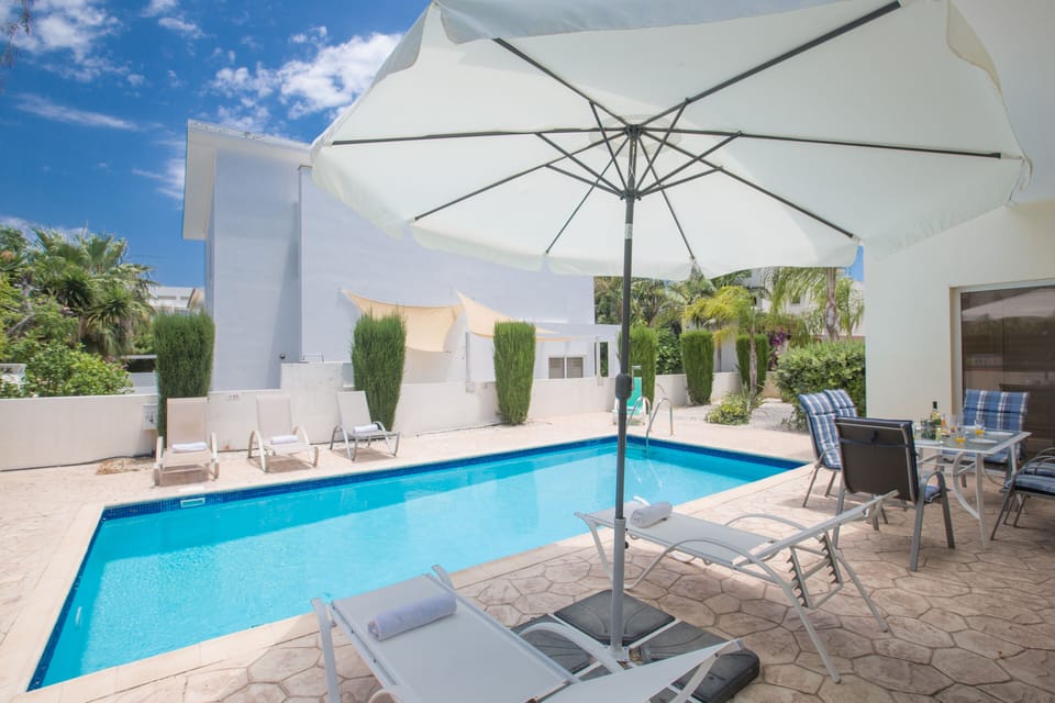 Garden with barbecue, seating area, sunloungers and private pool