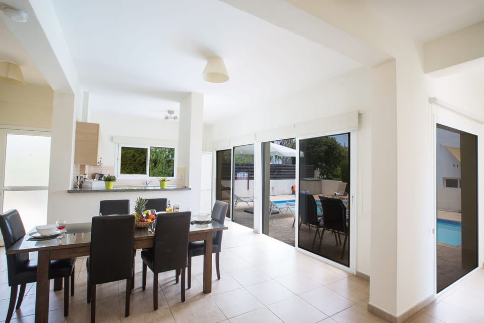 Dining Area with table and chairs to seat 6 people