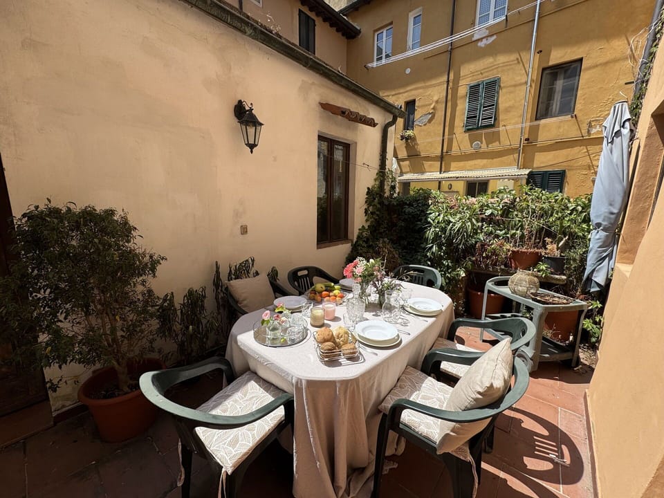 Furniture, Table, Chair, Flowerpot, Kitchen & Dining Room Table, Outdoor Table, Houseplant, Outdoor Furniture, Coffee Table, Dining Room