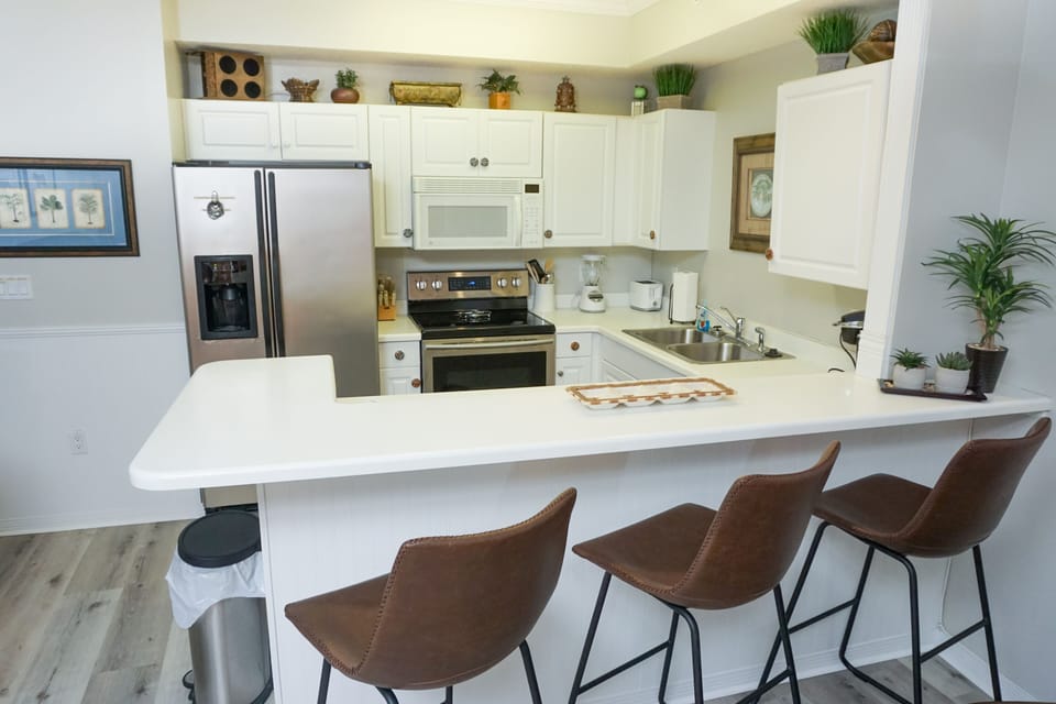 Kitchen and bar area