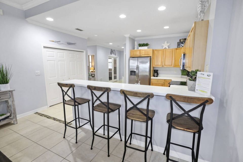 Additional Seating at the Breakfast Bar