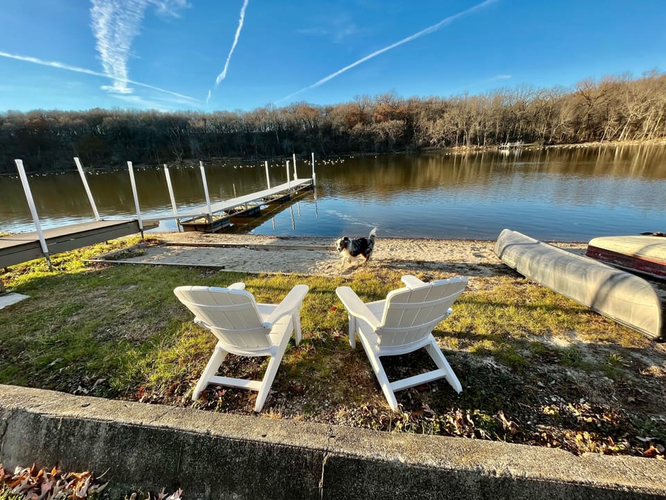 RELAX ON OVER 220' OF ROCK RIVER SHORELINE!