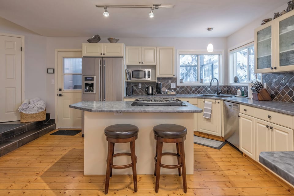 Breakfast Bar/Island 