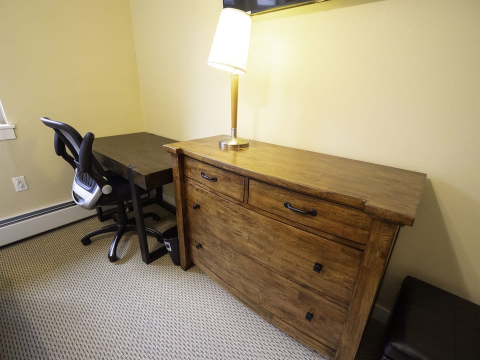 ergo chair with desk, 4-drawer dresser
