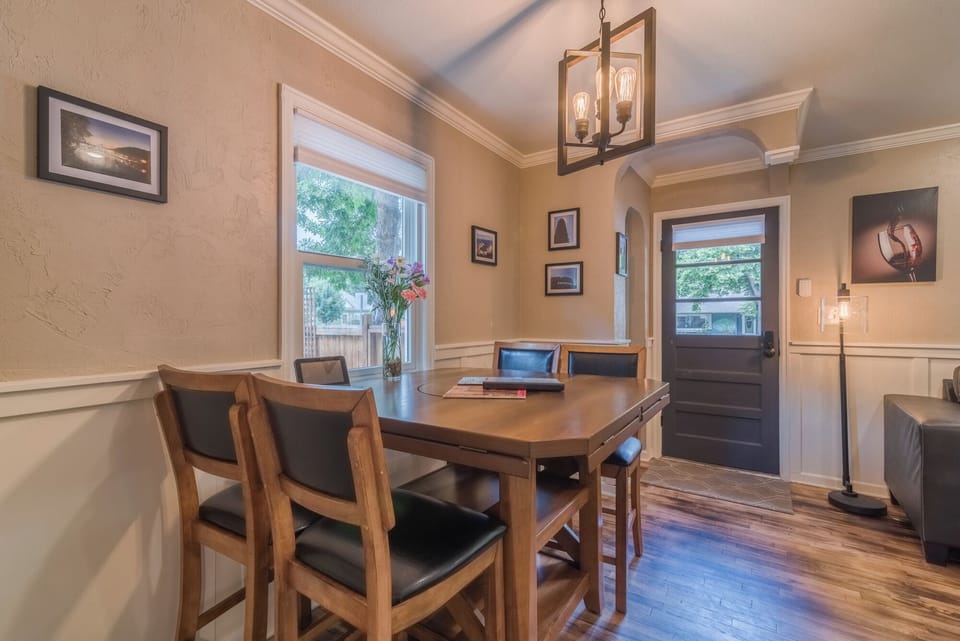 Dining Area (1)