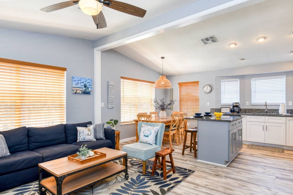 Surf Perch features an open family-style floor plan with brand new flooring throughout.