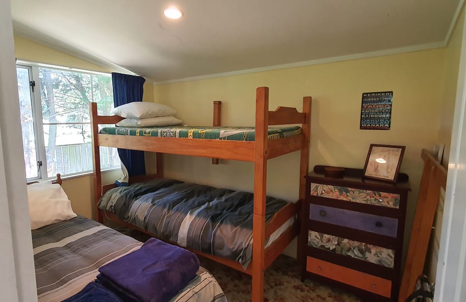 Single room, room for a fourth person, and bags go on the top bunk bed