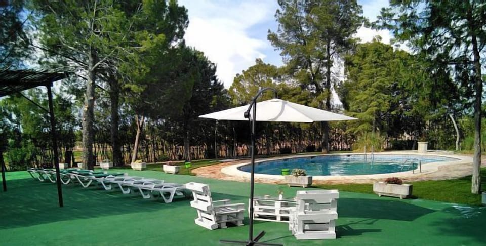 CHILL OUT AREA IN FRONT OF THE POOL