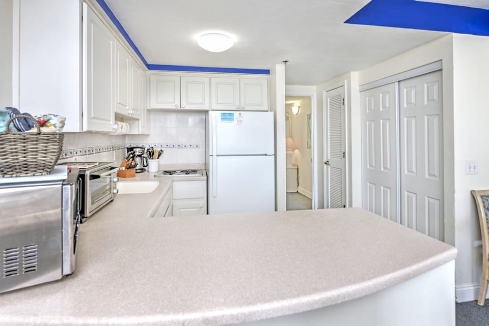 Your functional, fully equipped vacation kitchen.