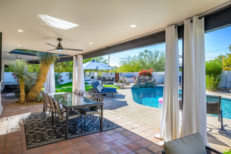 Resort-Style covered patio w/ curtains, dining for 8-10. TV. 2 Sitting Areas.