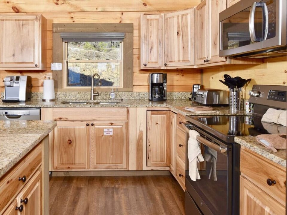 The kitchen also has granite counters and both a regular & a Keurig coffee maker.