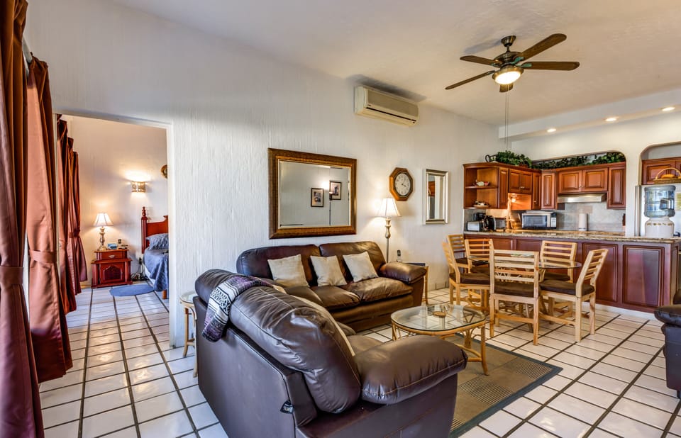 Ease of movement form the living room to the master bedroom.