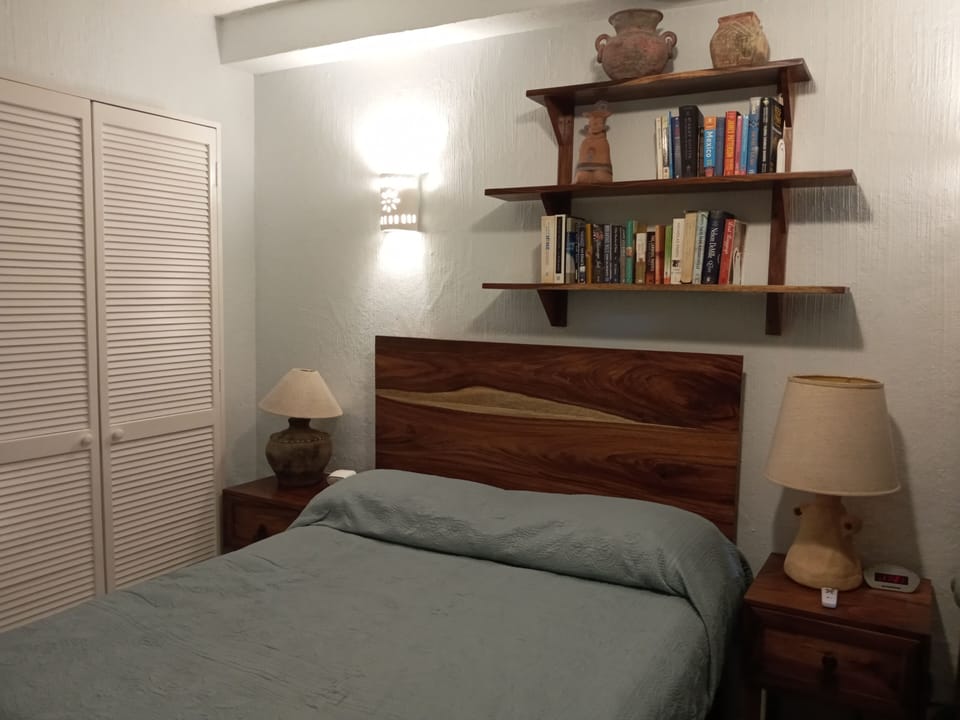 New white grain furniture with 900 count sheets.