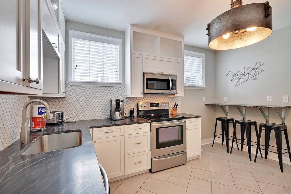 Fully Equipped Kitchen with Bar Seating for 3