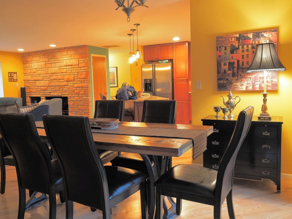 Dining area close to open kitchen