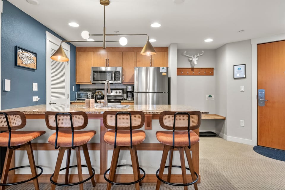 Large counter bar area with seating for 4