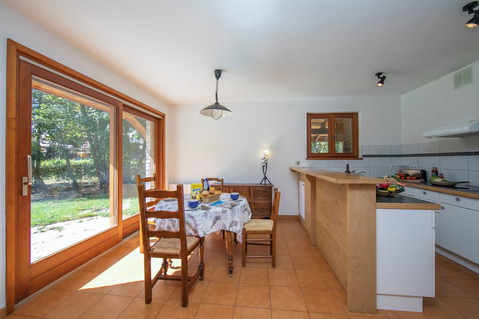 Kitchen and breakfast dining space