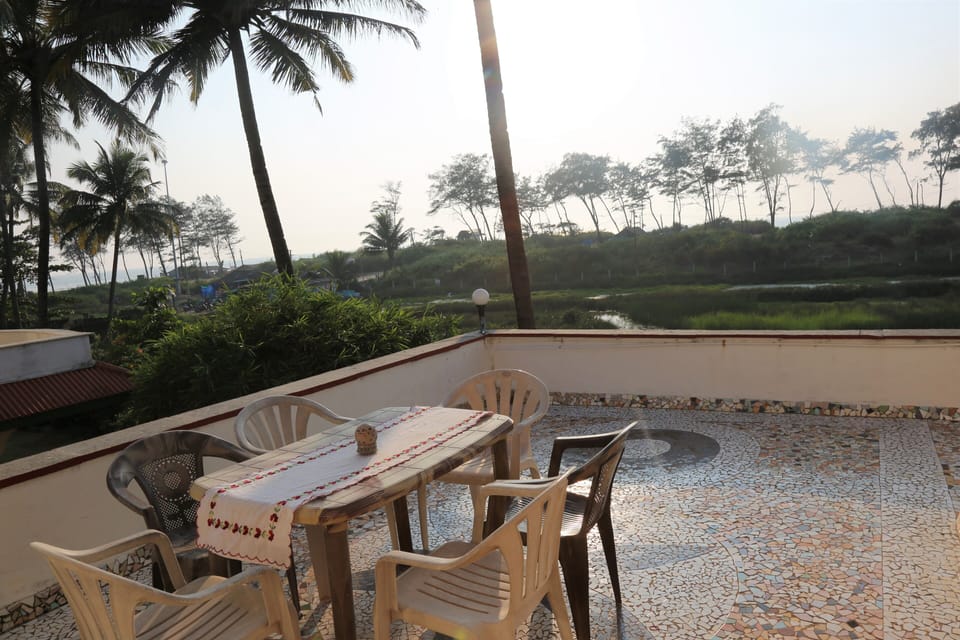  Balcony with Mesmerizing sea and coconut trees view (Sound of waves)