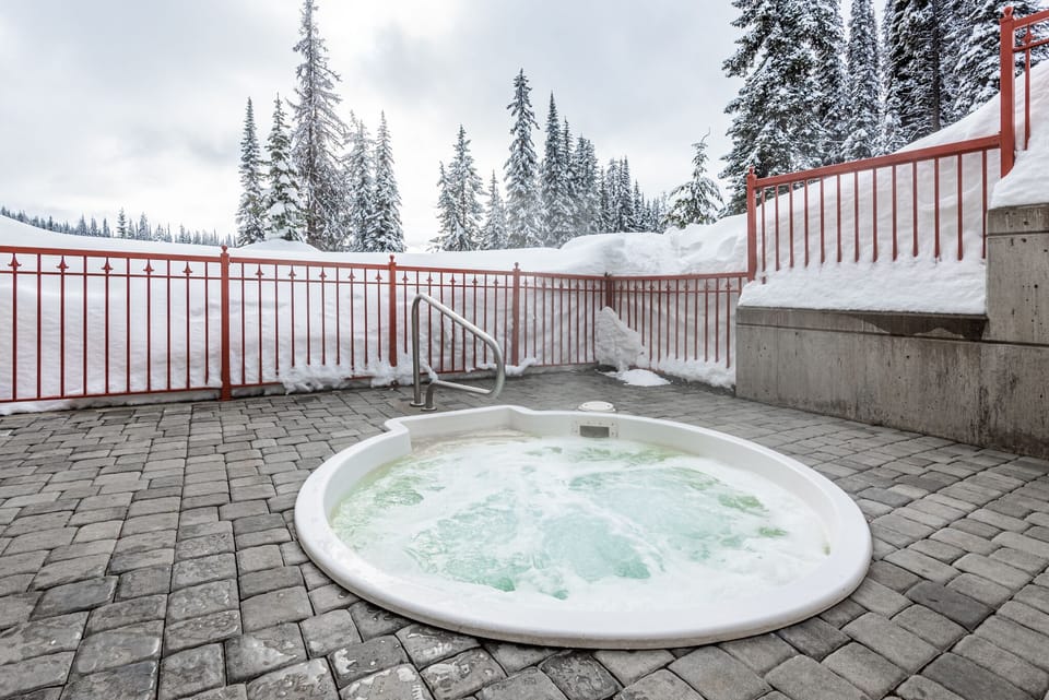 Shooting Star Shared Outdoor Hot Tub 