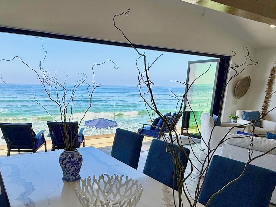 Beautiful beach house in Oceanside walk to restaurants