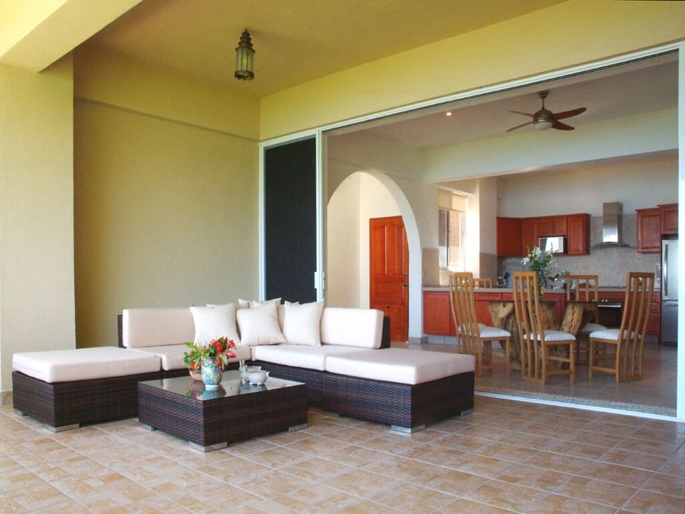 Open-air Living Room (enjoy soothing ocean breezes)