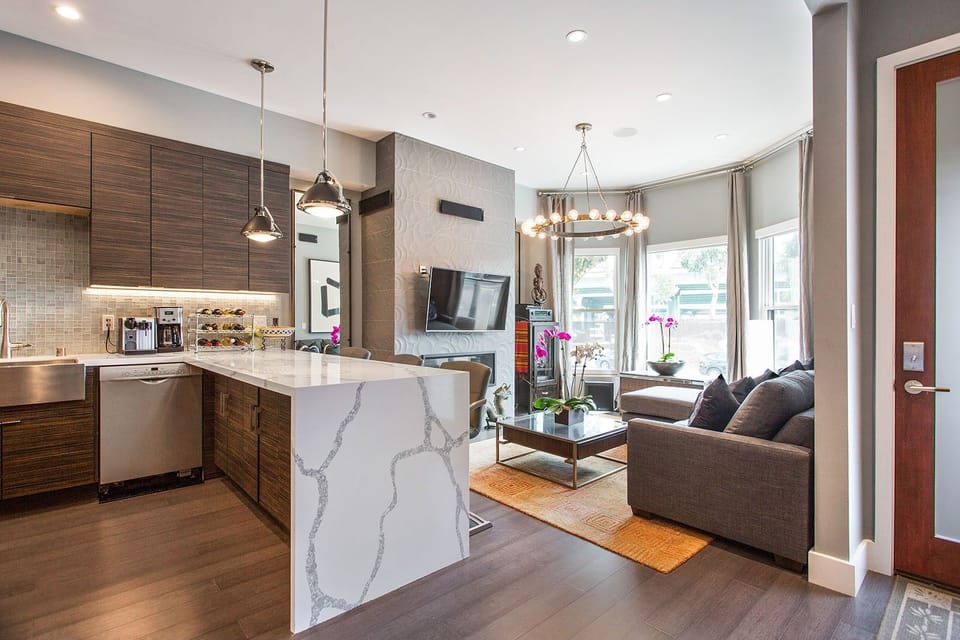 Livingroom & street view