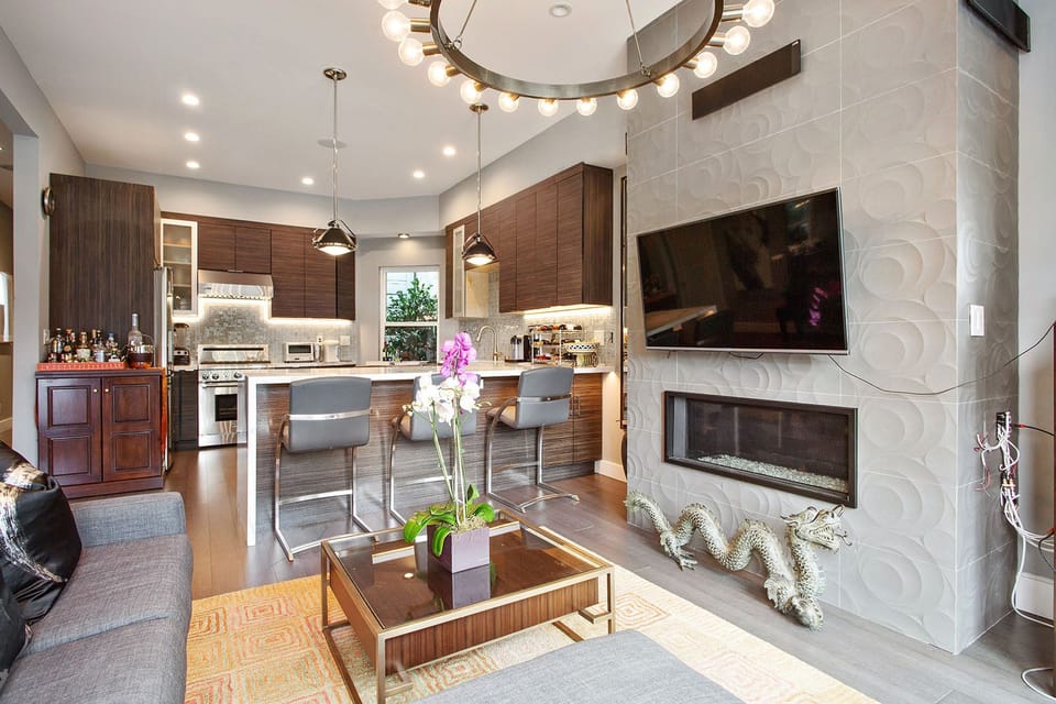 Livingroom & Fireplace