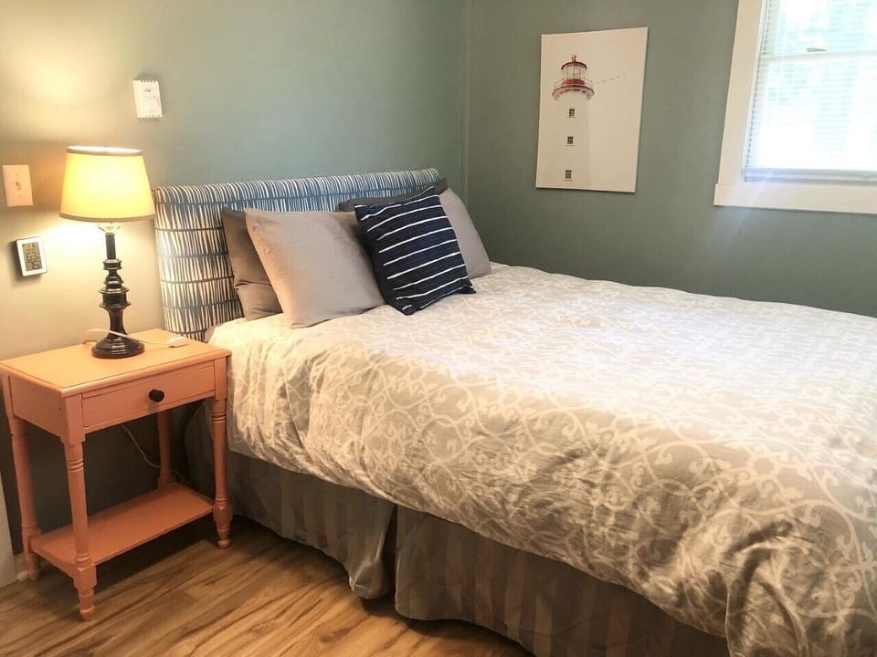 2nd queen bedroom w closet and dresser